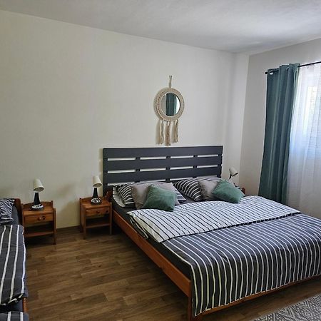 Penzion A Pizzerie Na Zalozne Kobylí Exteriör bild