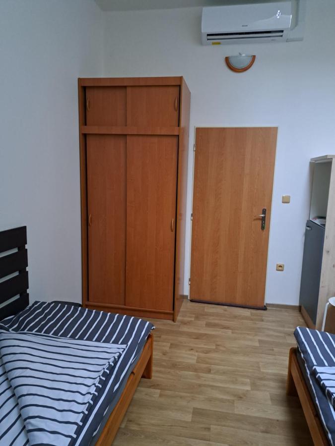 Penzion A Pizzerie Na Zalozne Kobylí Exteriör bild