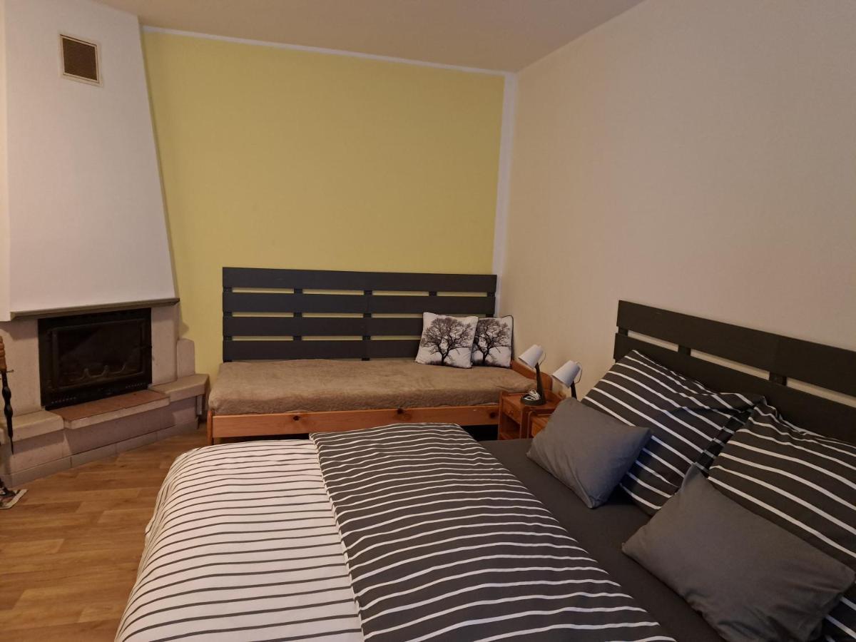 Penzion A Pizzerie Na Zalozne Kobylí Exteriör bild