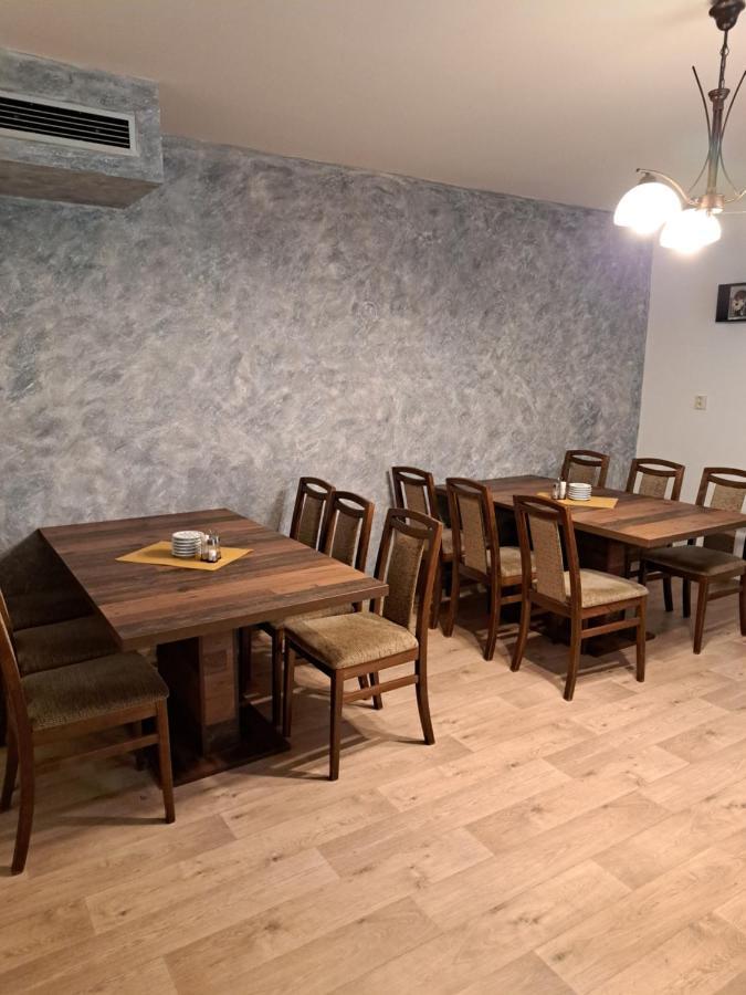 Penzion A Pizzerie Na Zalozne Kobylí Exteriör bild