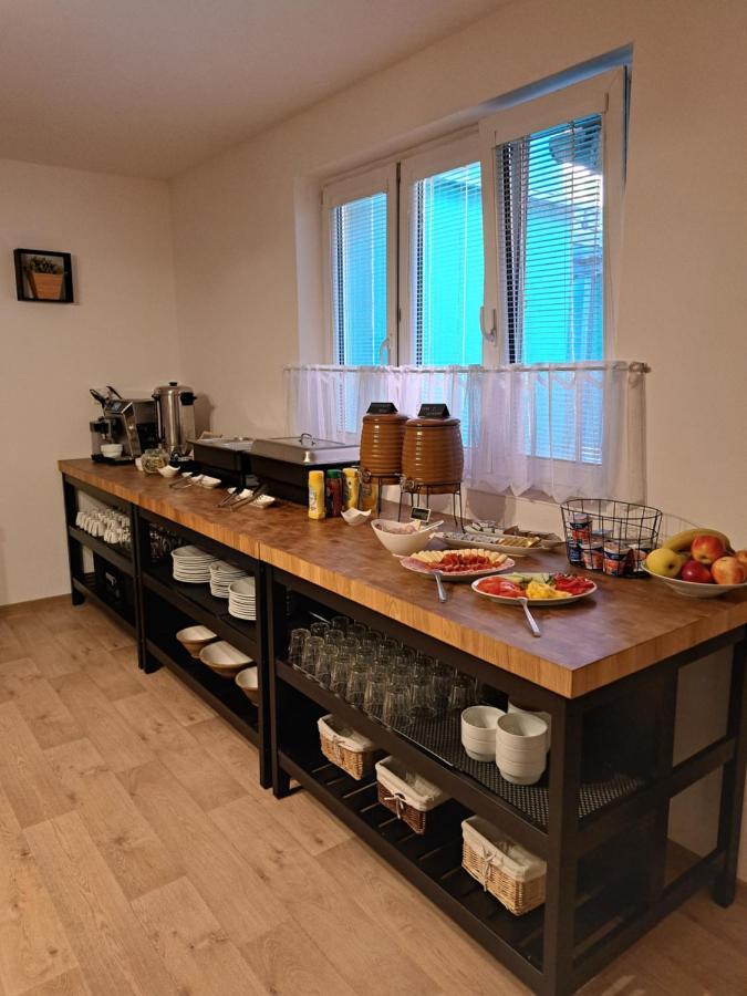 Penzion A Pizzerie Na Zalozne Kobylí Exteriör bild