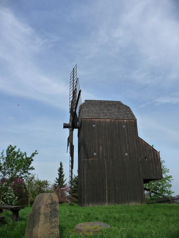 Penzion A Pizzerie Na Zalozne Kobylí Exteriör bild